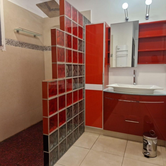  WeRenT : Maison / Villa | ENTRAIGUES-SUR-LA-SORGUE (84320) | 90 m2 | 1 800 € 