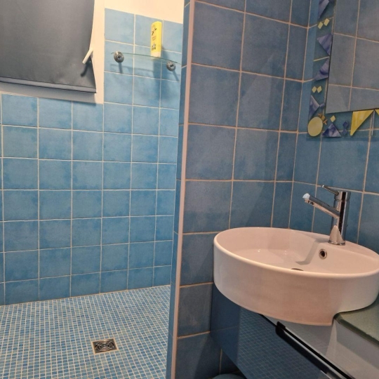  WeRenT : Maison / Villa | ENTRAIGUES-SUR-LA-SORGUE (84320) | 90 m2 | 1 800 € 
